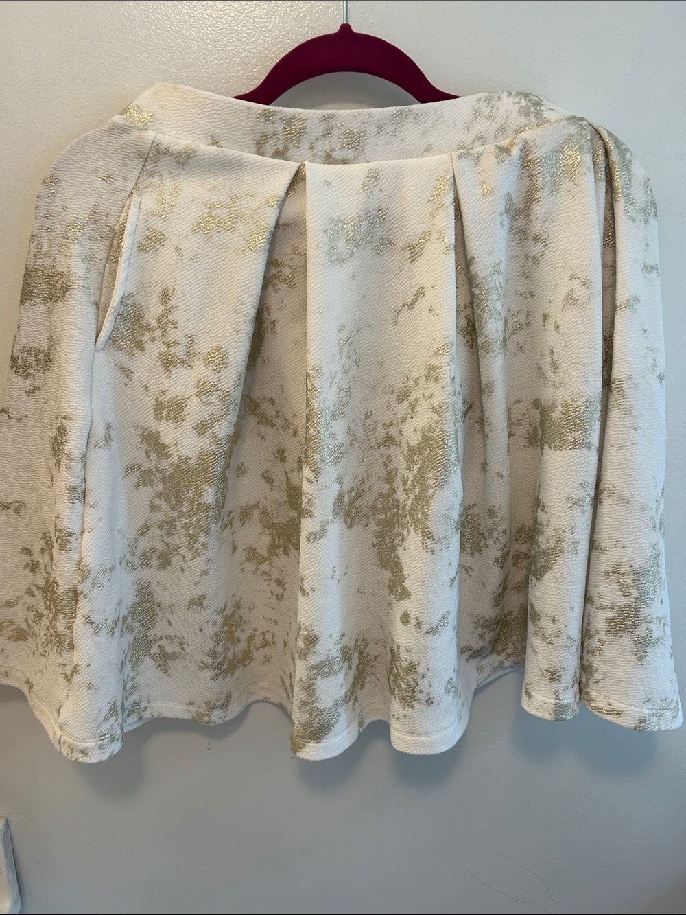 Lularoe Elegant Women’s White Skirt with Gold Metallic Print